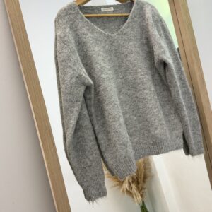 Jersey Bruselas cuello de pico I Gris I OK816