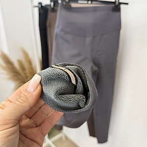 Alternative view of Leggins antilegia y reductora con borreguito