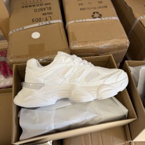 Alternative view of Deportivas new I blanca