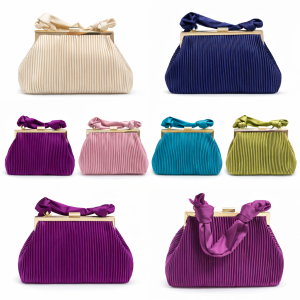 Alternative view of Bolso Coquette