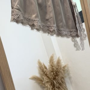 Alternative view of Bajo camisero encaje