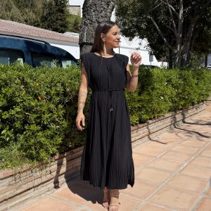 Vestido plisado hombreras - Negro