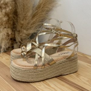 Sandalias tina con anillo - doradas