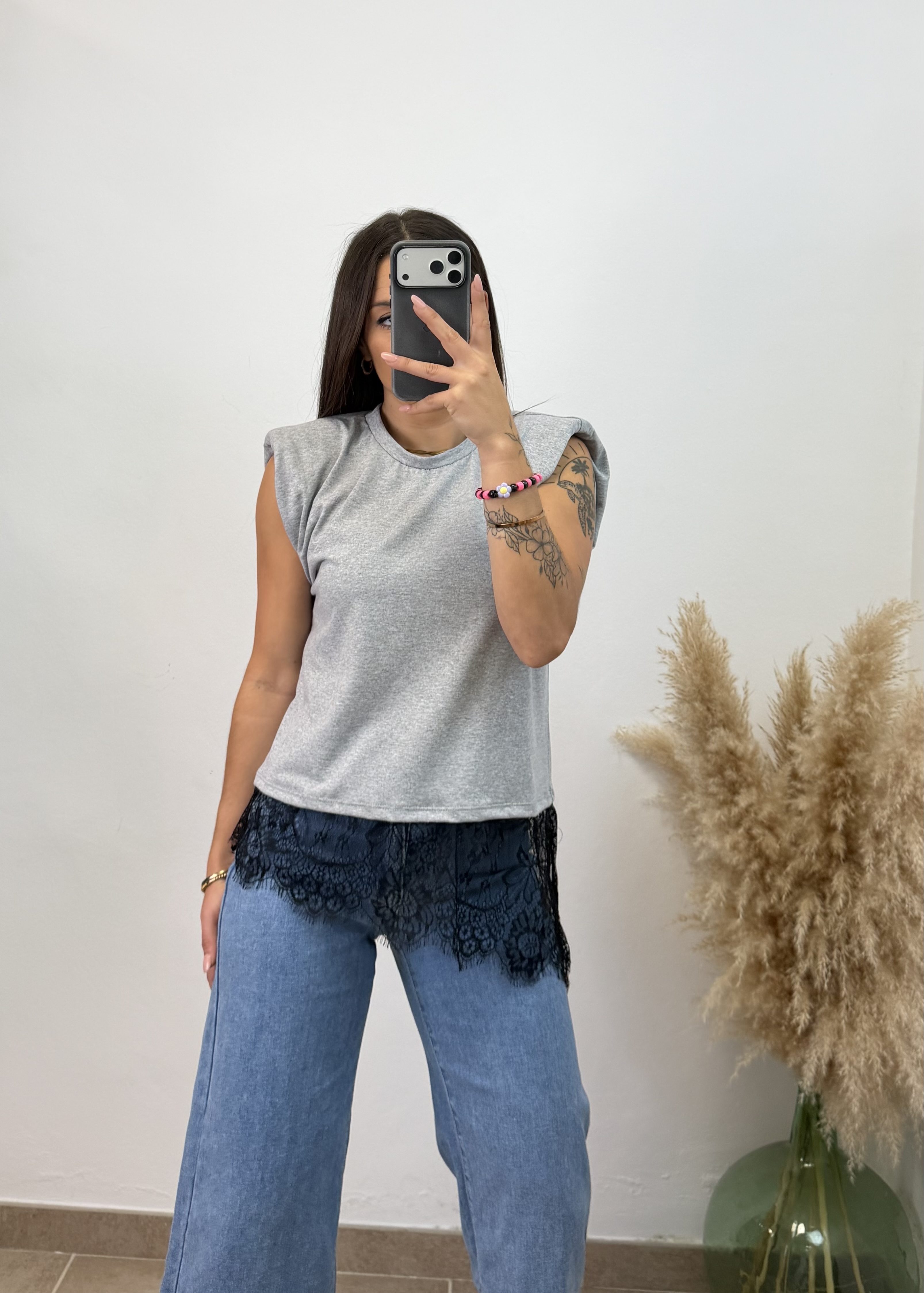 Camiseta hombreras encaje - Gris