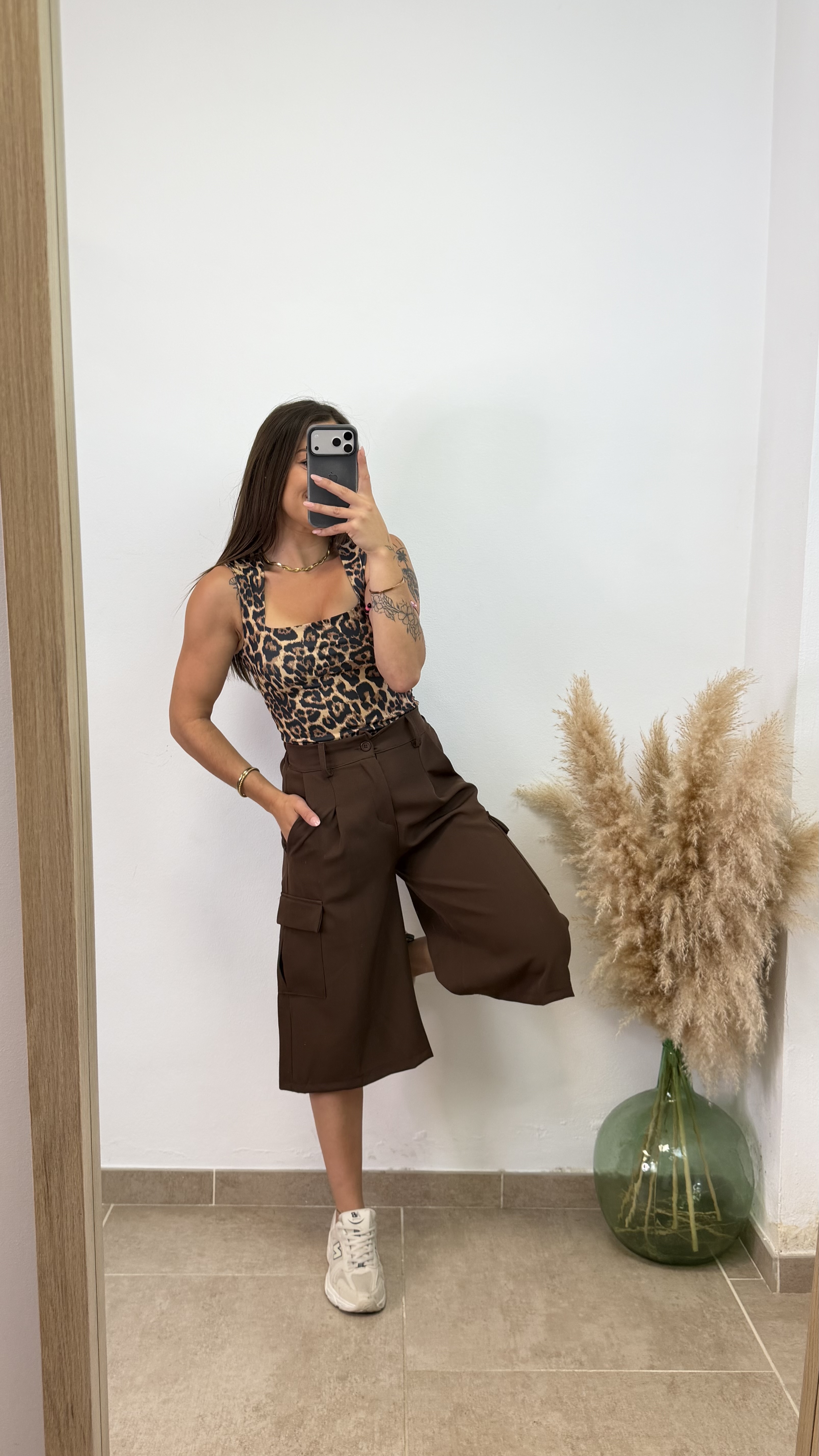 Pantalón bermuda cargo - Chocolate - Imagen 2