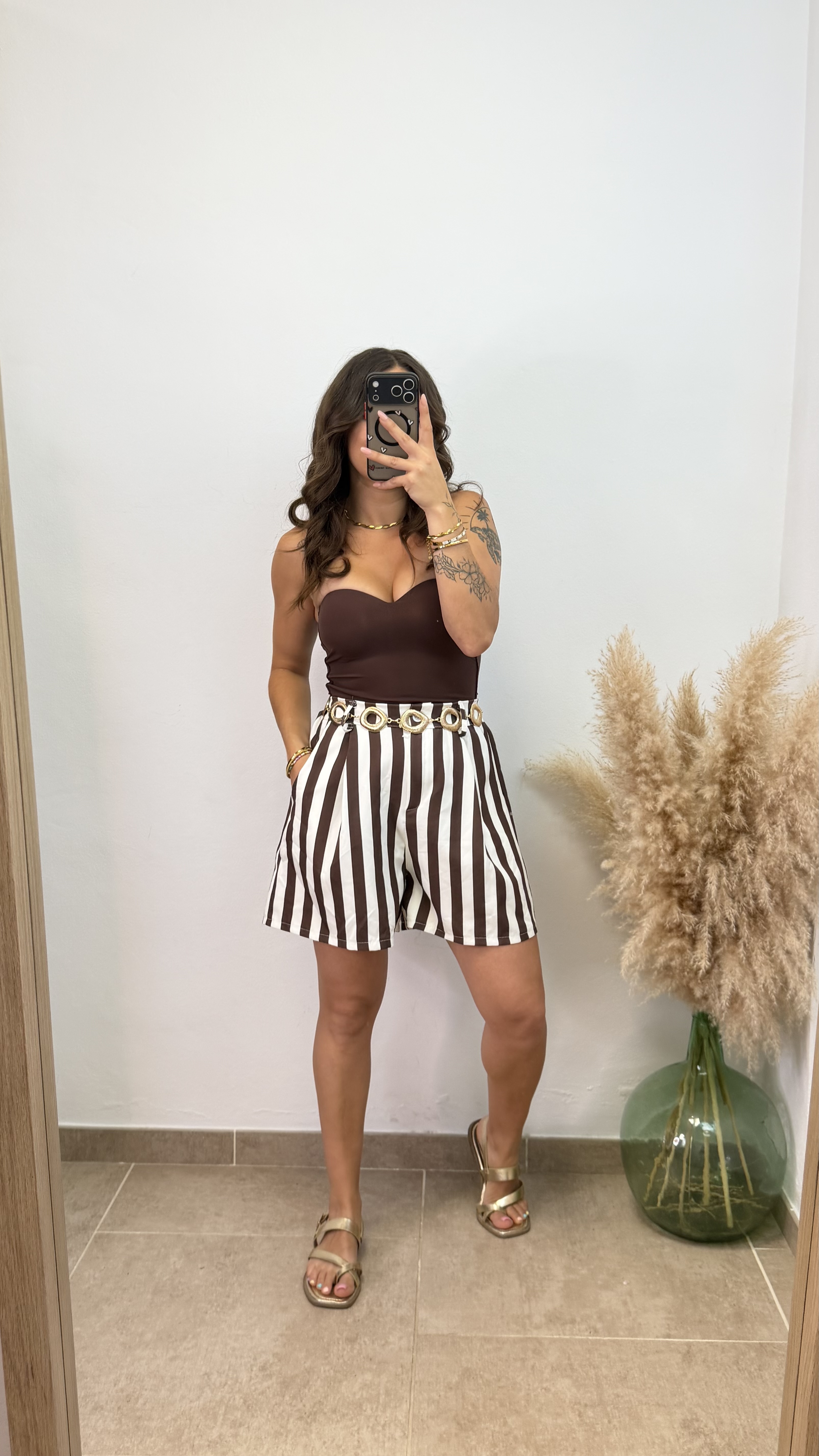 Pantalón rayas con botón corto - Beige y chocolate