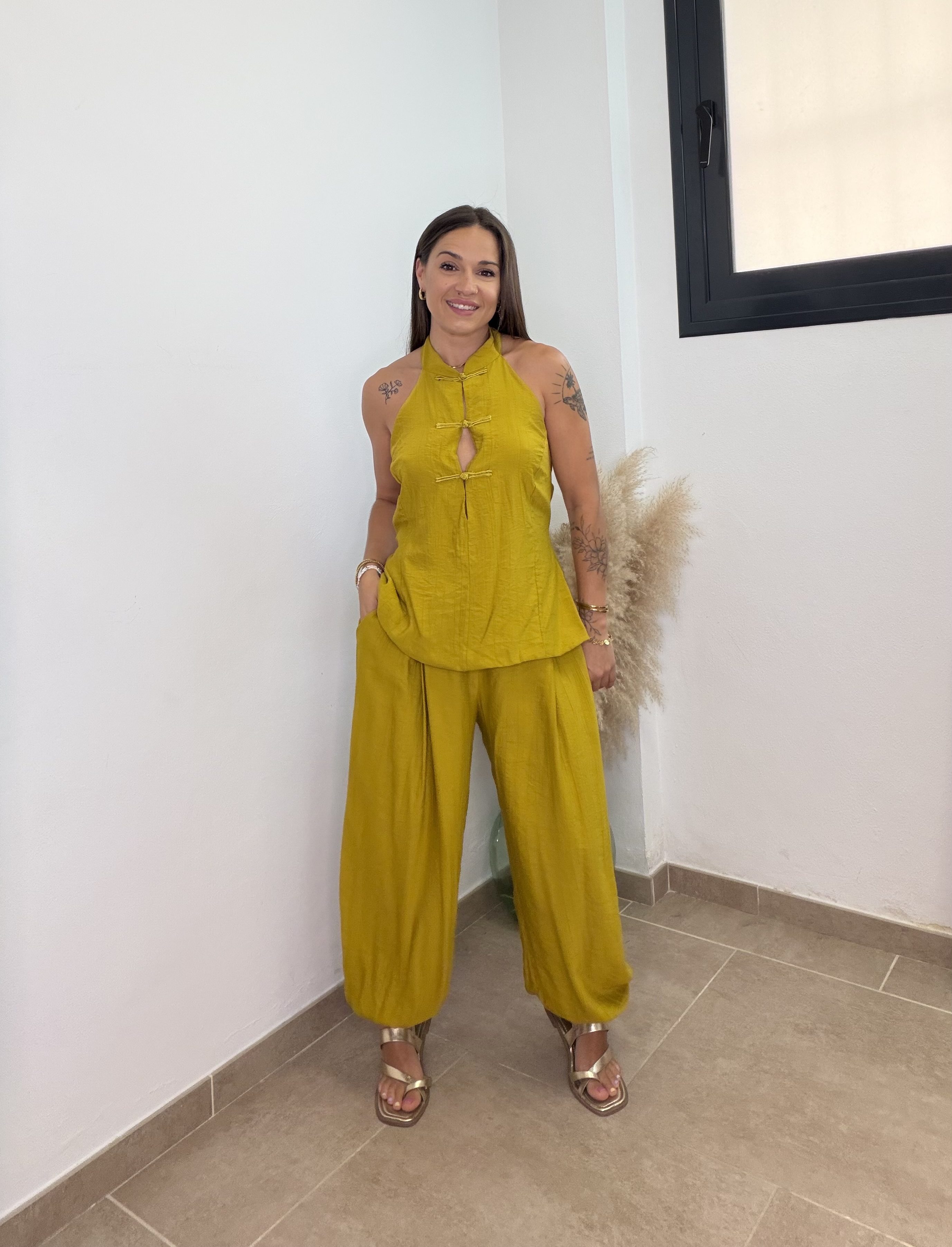 Conjunto dos piezas detalle camiseta - Mostaza