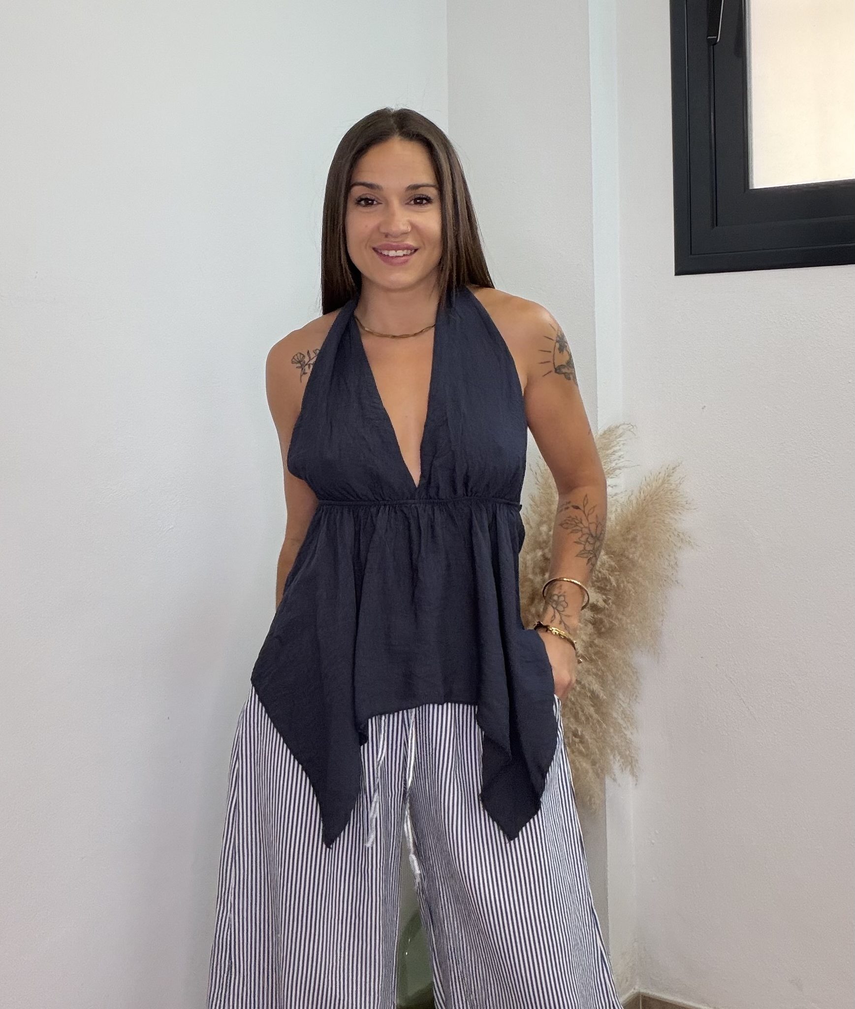 Camiseta cuello pico – Azul marino