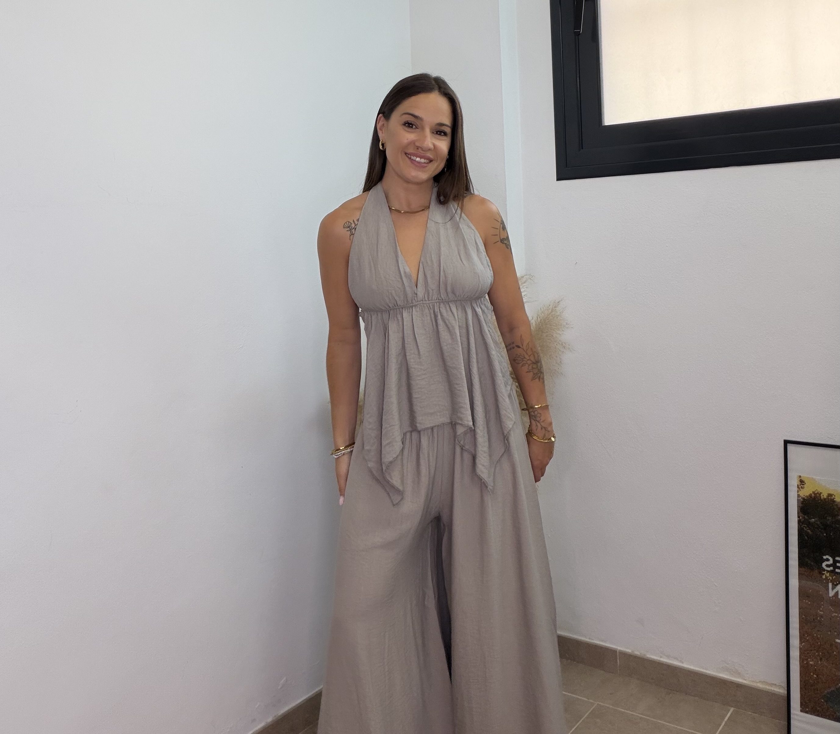 Camiseta cuello pico – Taupe