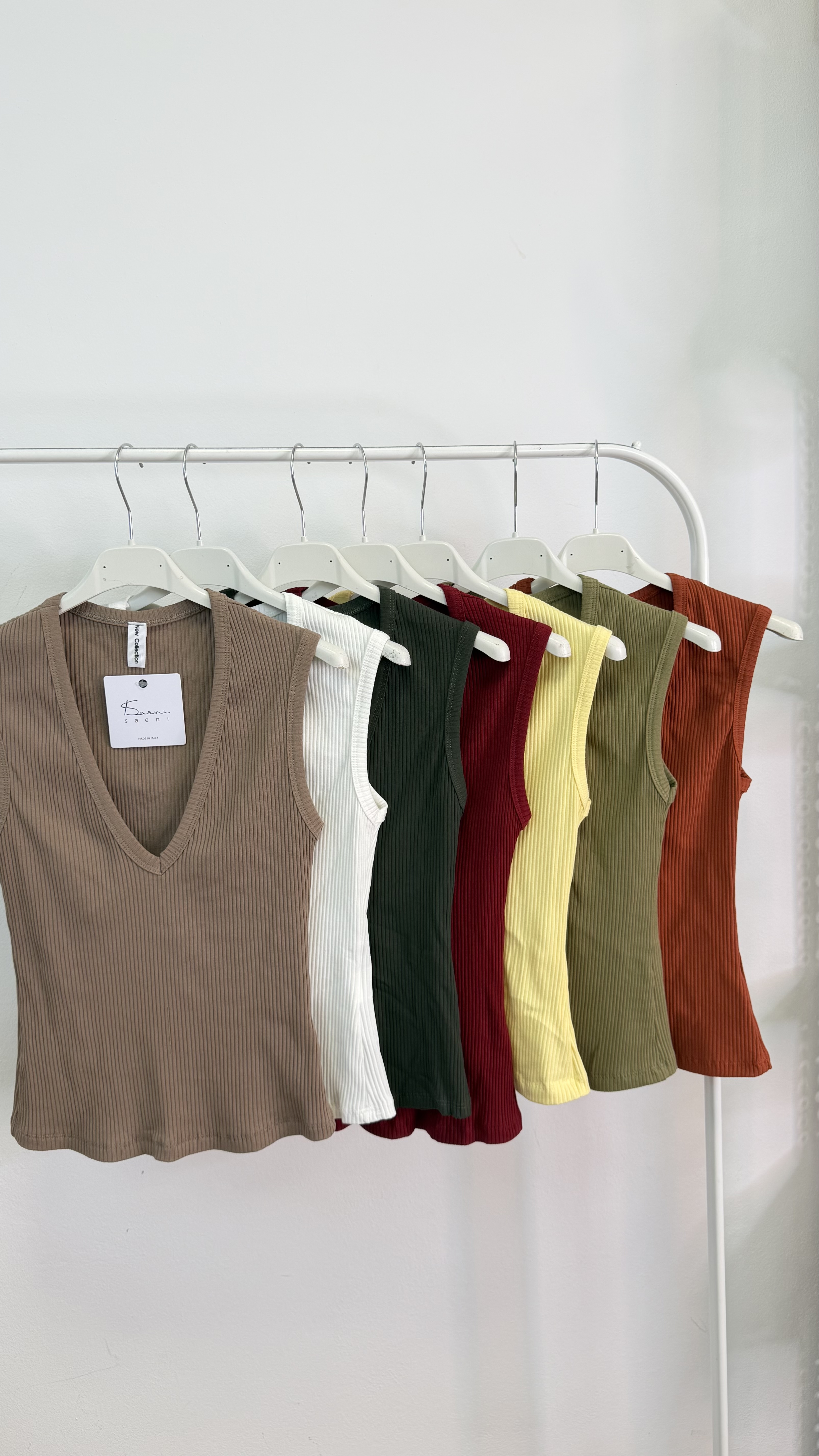Camiseta algodón escote pico - PREVENTA - Imagen 2