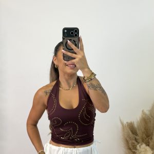 Camiseta Cuello Tachuela I Burdeos