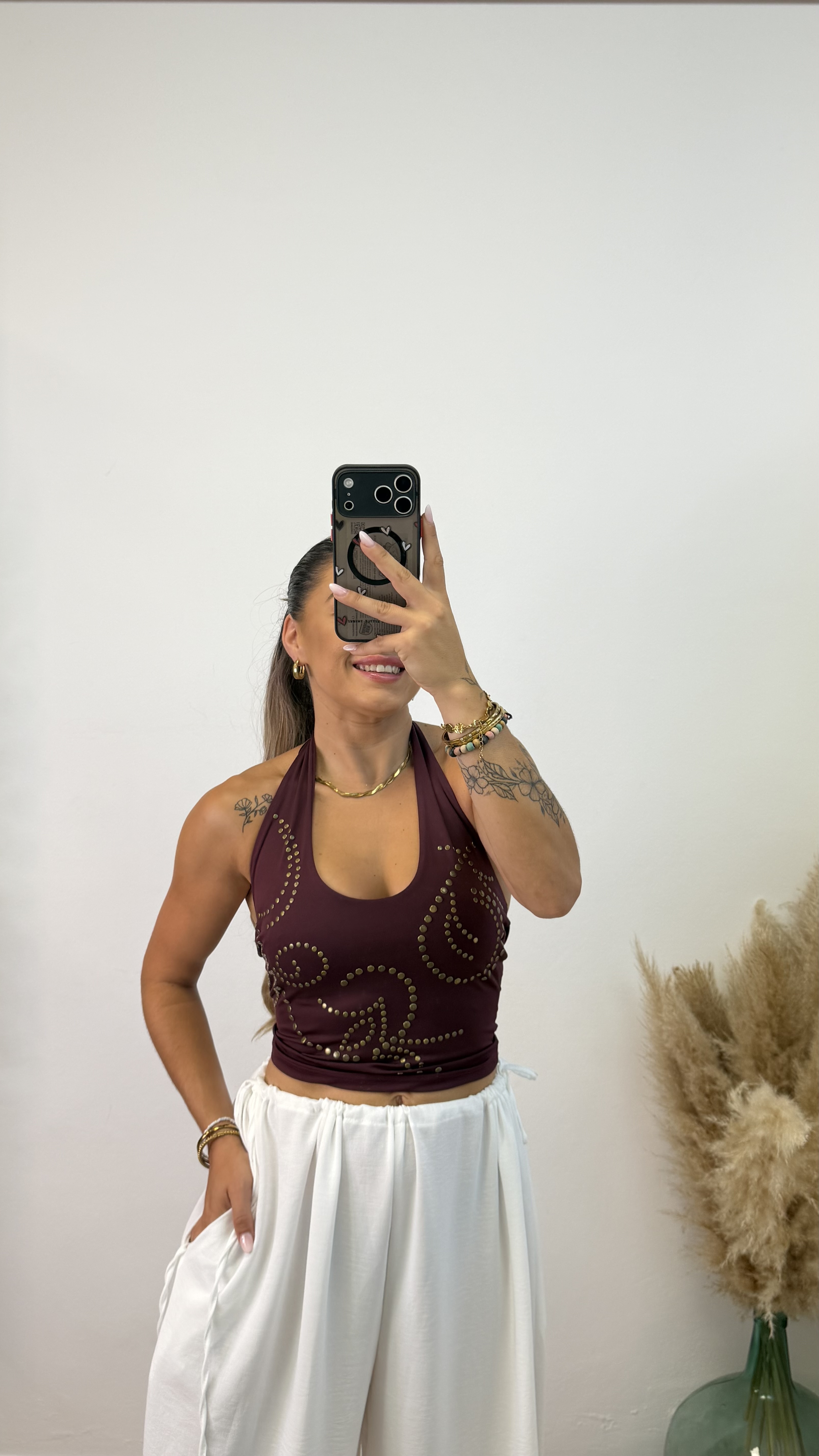 Camiseta Cuello Tachuela I Burdeos