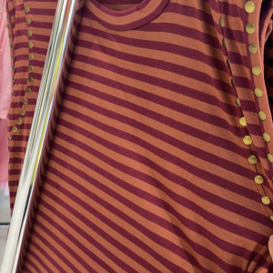 Alternative view of Camiseta rayas tachuela - burdeos y teja  PREVENTA