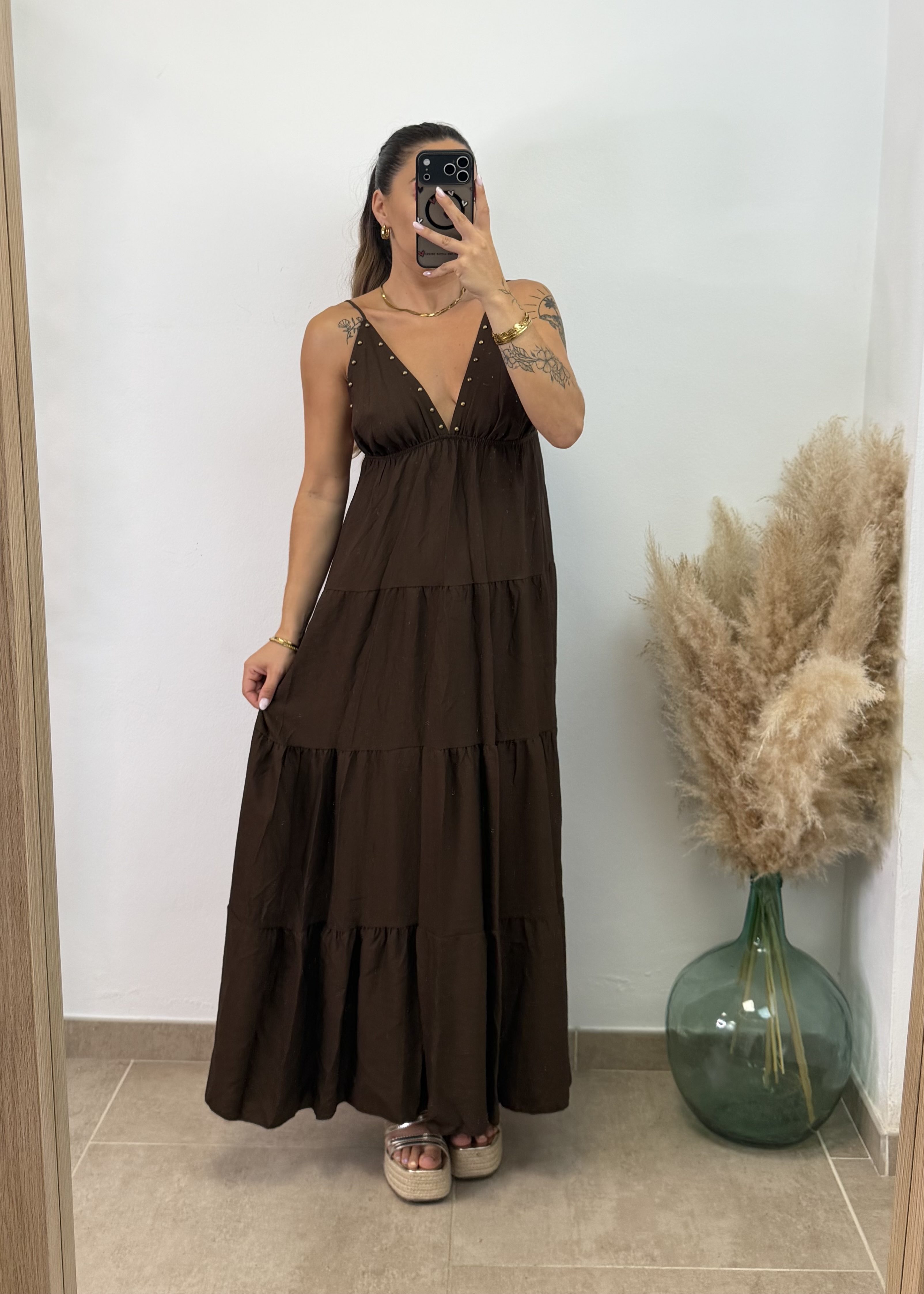 Vestido largo tachuelas I Chocolate
