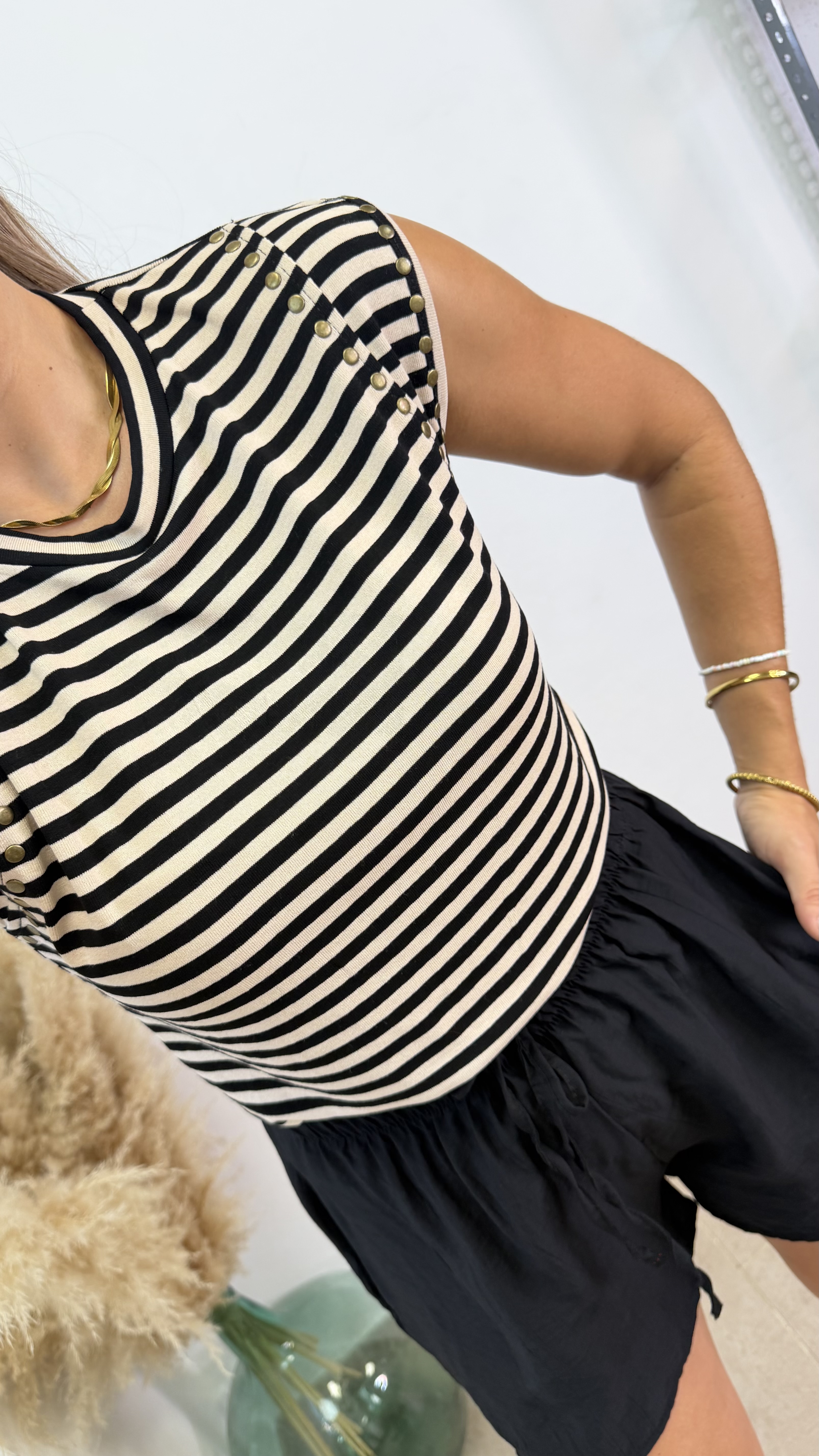 Camiseta rayas tachuela - negra/beige