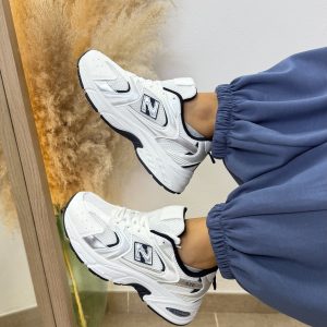 Zapatillas deportivas 530 - Blanca y azul marino