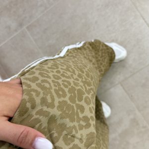 Alternative view of Pantalón inspo adid leopardo