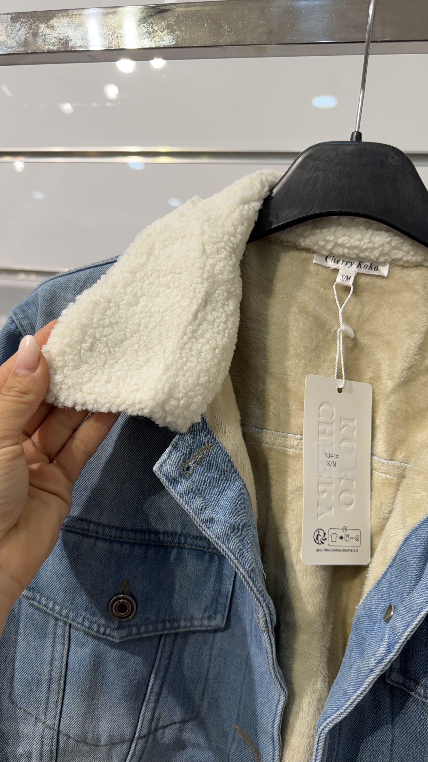 Chaqueta Vaquera con pelito y borreguito cuello - Imagen 3